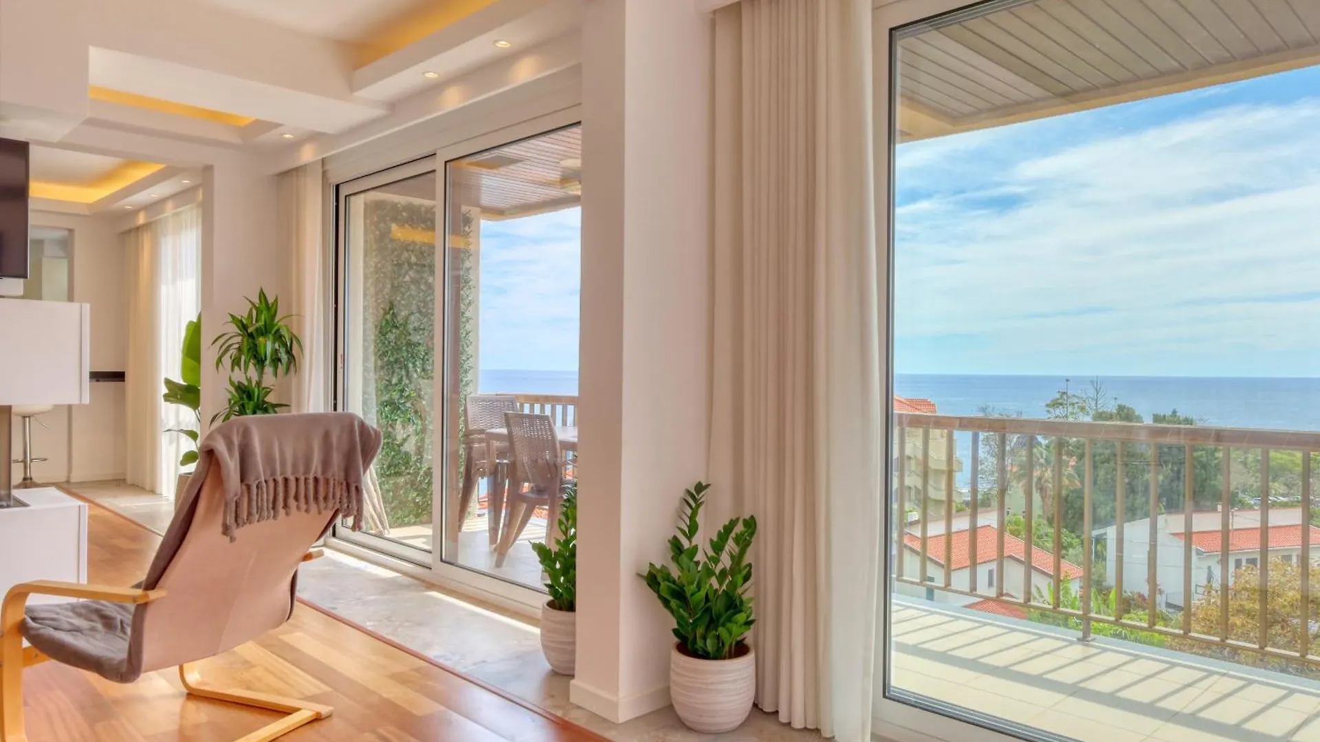 Baia Cliff View, A Home In Madeira Фуншал Апартаменты